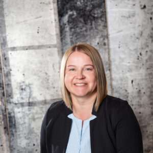 Gabert Sandra Portraet2025 01 scaled e1770108052963 300x300