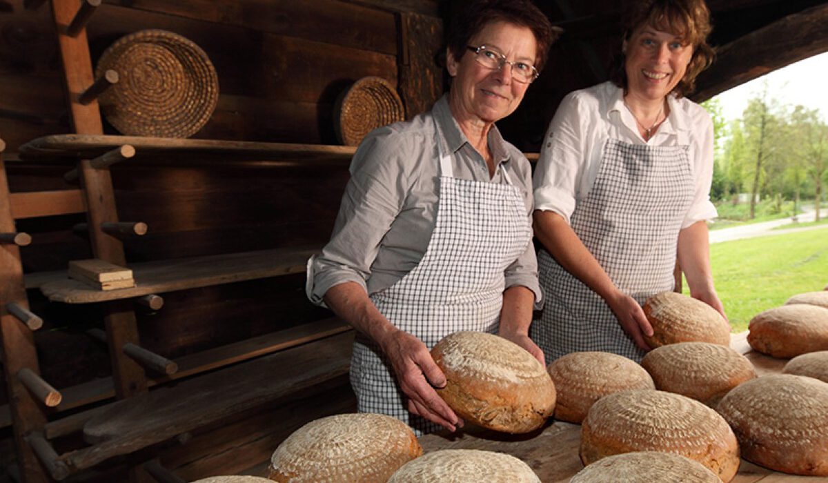 Brotbacken im Holzbackofen