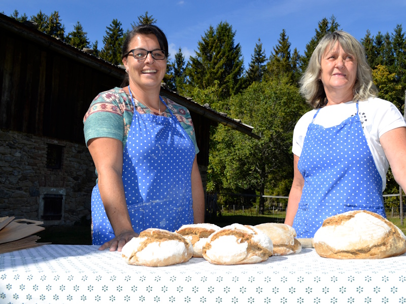 Brotbacken im Holzbackofen