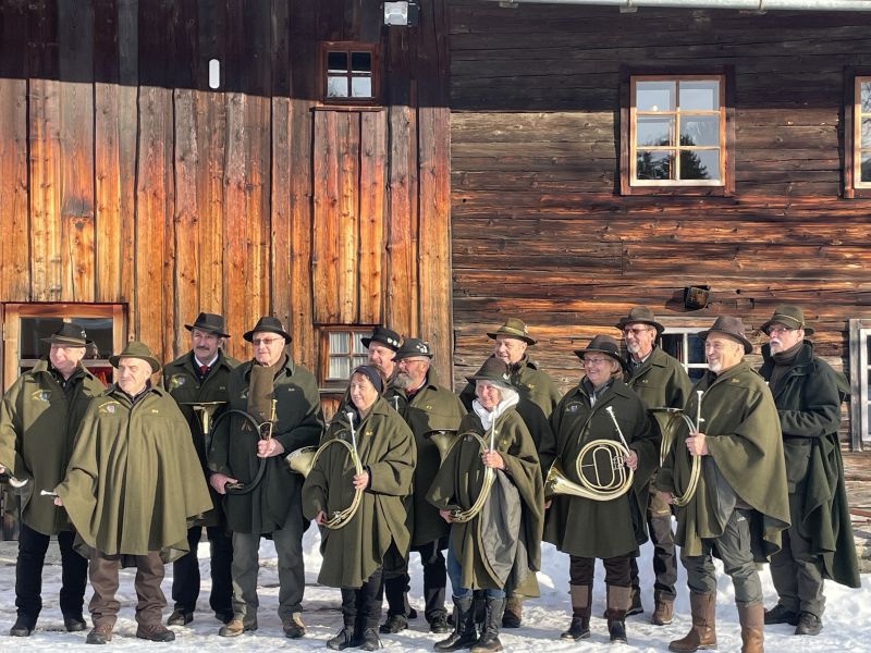 Neujahrsanblasen durch die Jagdhornbläser