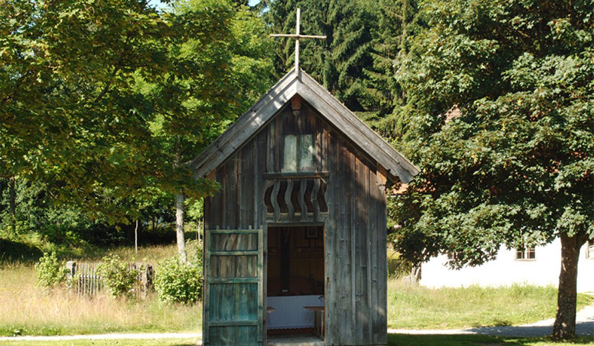 Die Holzkapelle aus Schwolgau Die Holzkapelle aus Schwolgau