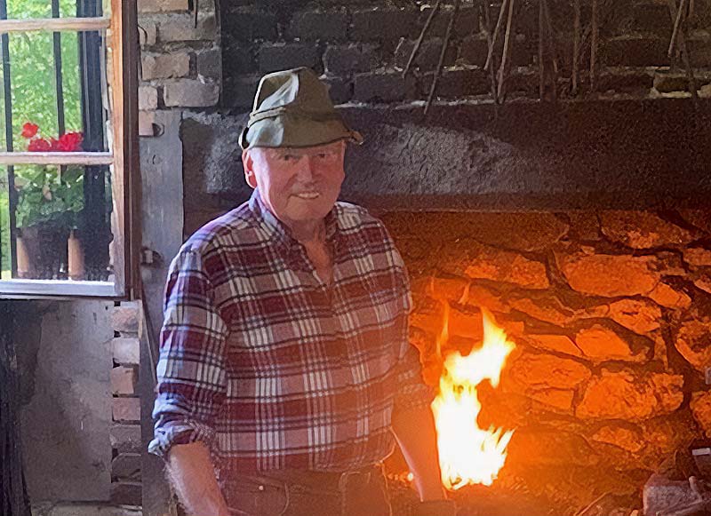 Schmieden in der alten Dorfschmiede